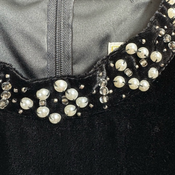 NWOT Modcloth Size Small Black Velvet Beaded Pearl Trim High Neck Above Knee - Picture 5 of 8